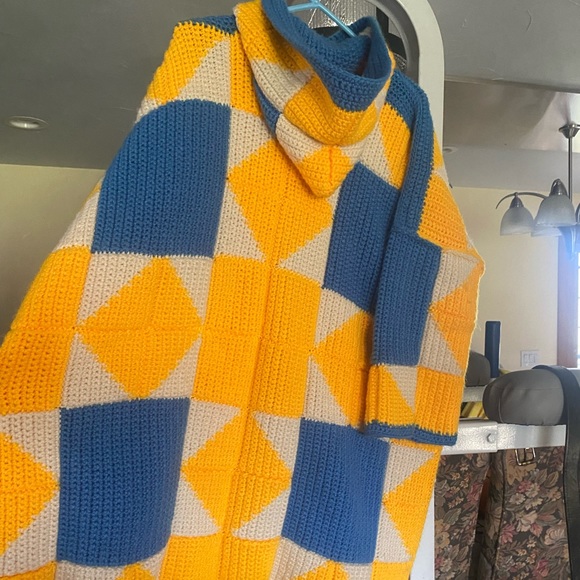 Home made crochet jacket with buttons - Picture 2 of 2